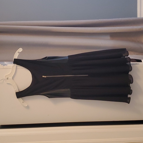 Party dress - Picture 3 of 3